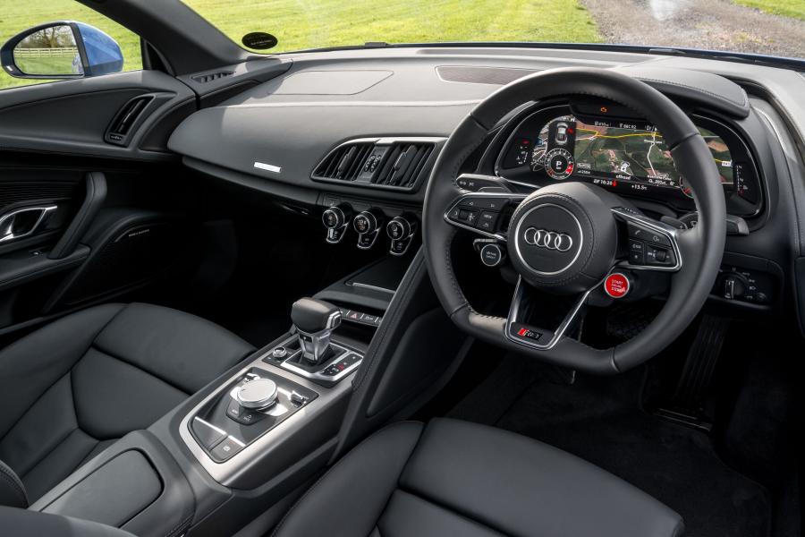 Торпедо Audi R8 V10 2015 года  (UK) (фото 18 из 25)